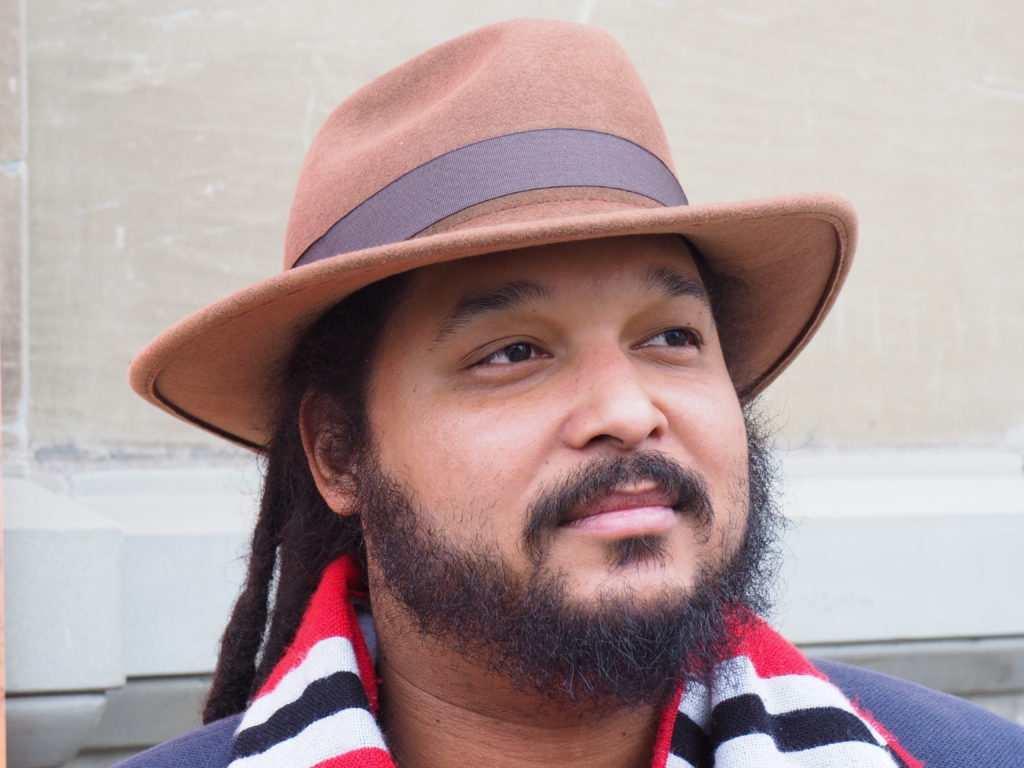 Michael Mooleedhar, ein Filmemacher, der den Tanz und die Unbeschwertheit Trinidads nach Freiburg bringt