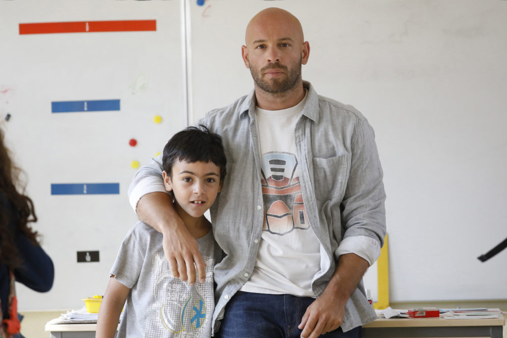 «Damien veut changer le monde» et s’y essaie par le rire