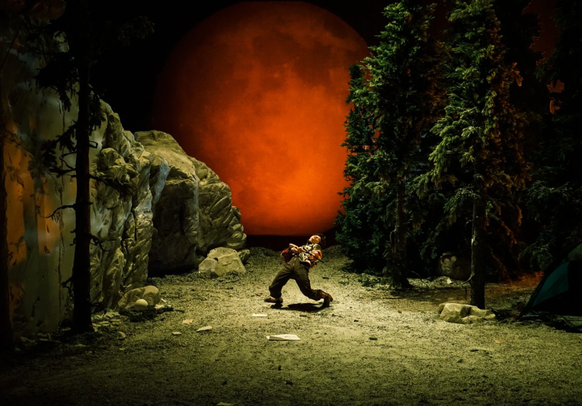 KIND-©-Olympe-Tits-Peeping-Tom_5