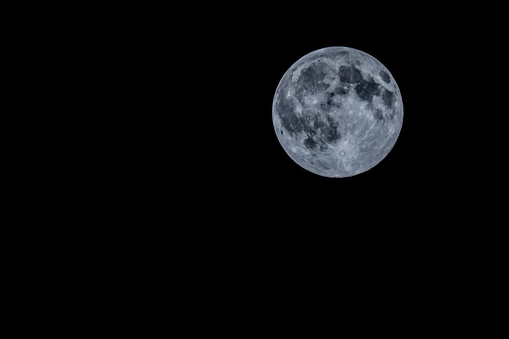 Fatoumata Kebe turns the moon into a novel