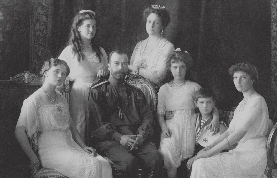 Russian_Imperial_Family_1913