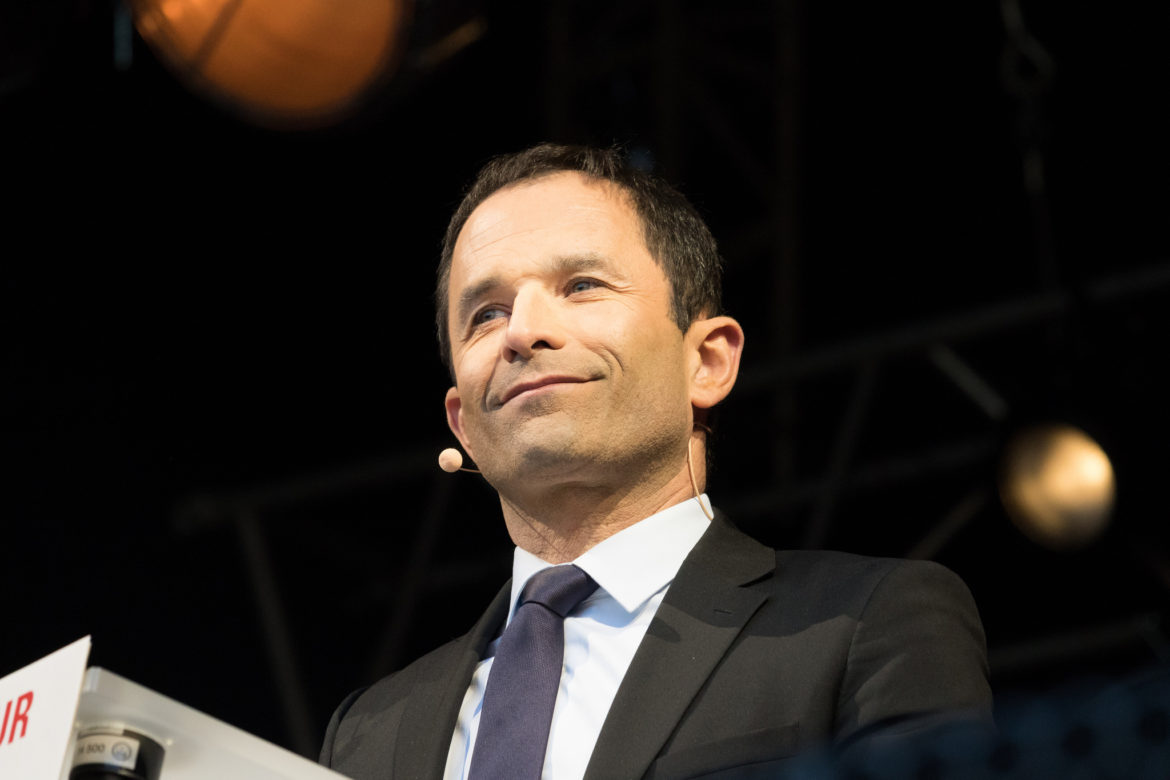 Benoît_Hamon_place_de_République_plan_serré