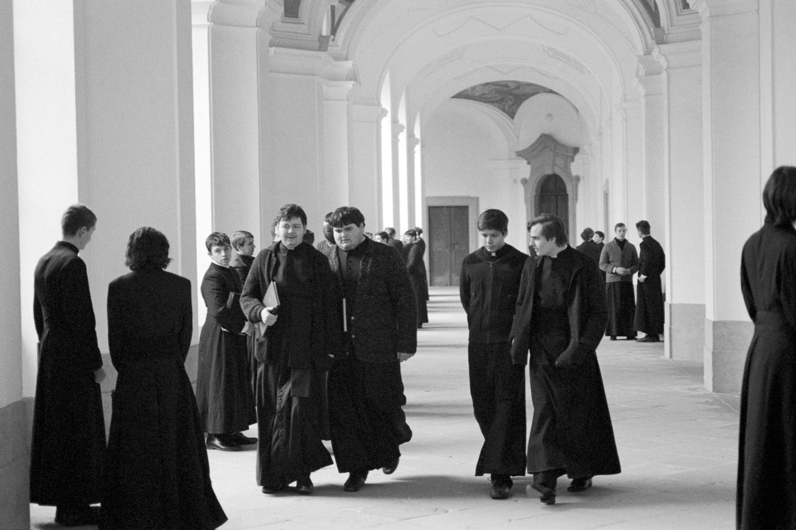 «Les Séminaristes»: le Rouge et le Noir