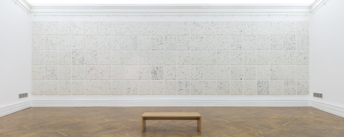 1 _ Mingjun Luo, Break up étoilé, 2020, 105 dessins, encre de Chine sur papier marouflé sur toile © Maciej Czepiel, MahN