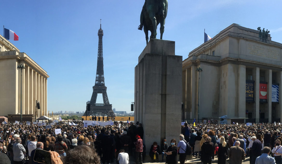 Manifestation à la mémoire de Sarah Halimi le 25 avril 2021 place du Trocadéro à Paris © Wikimedia CC 4.0