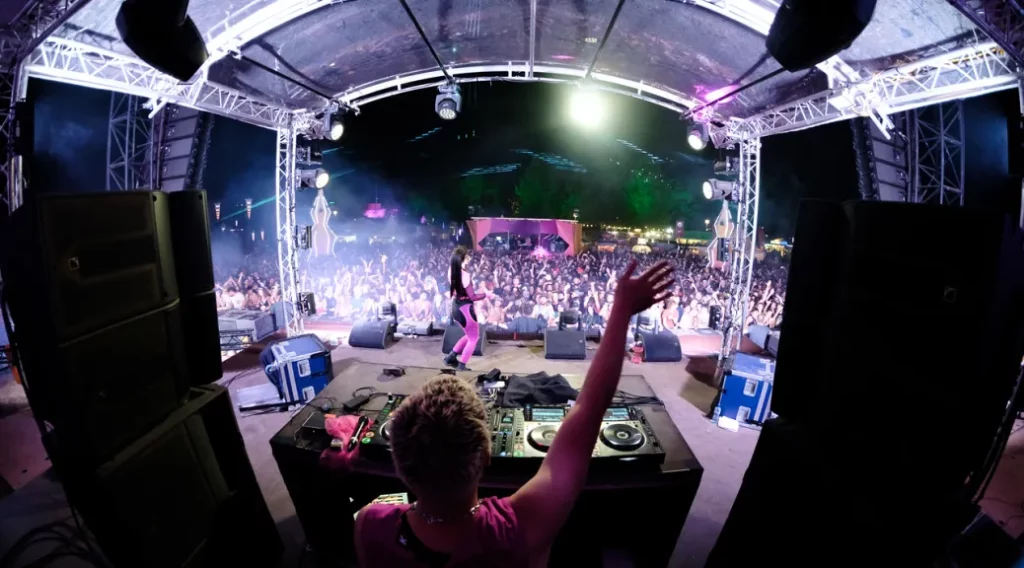 Virgo ascendant: a soaring but depersonalized show