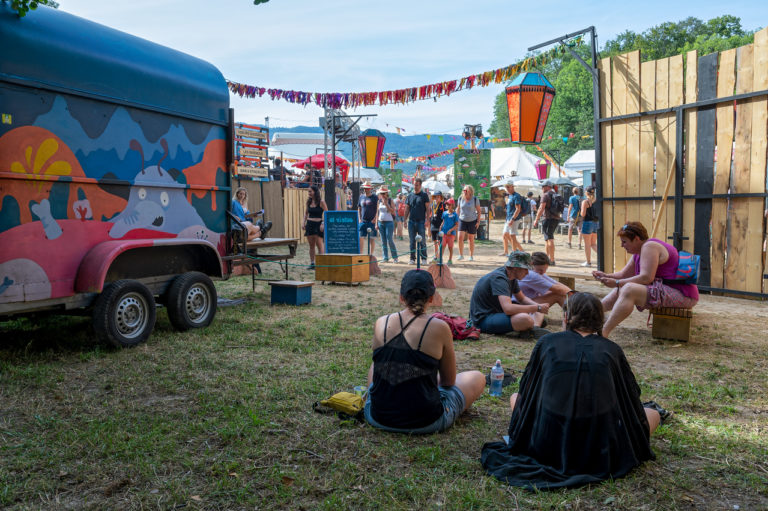 Paléo 2023: pause théâtrale à la Ruche