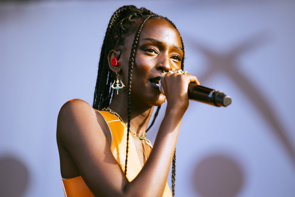 Lous and the Yakuza in Tränen aufgelöst auf der großen Bühne von Paléo