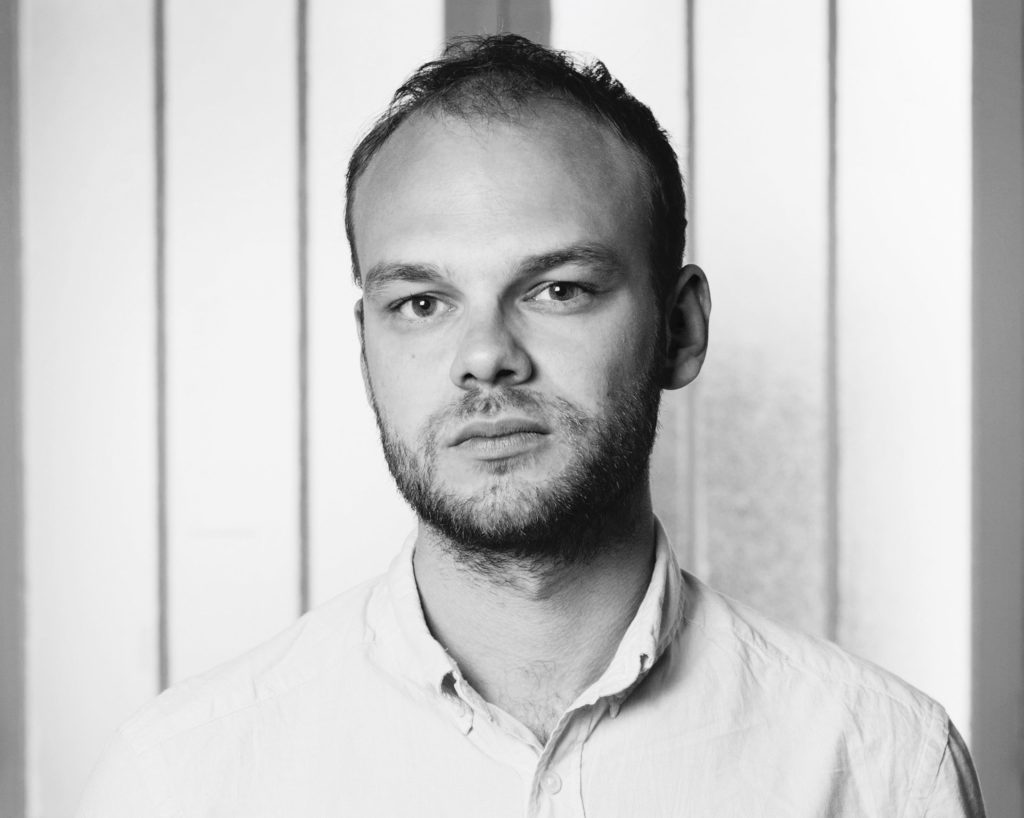 «Camille s’en va» sur fond de sirènes et de grenades lacrymogènes