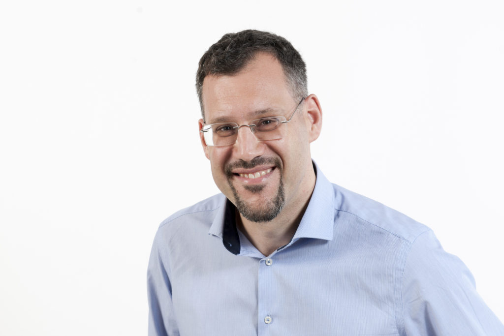 Family affairs: the dangerous drift of the French-language media