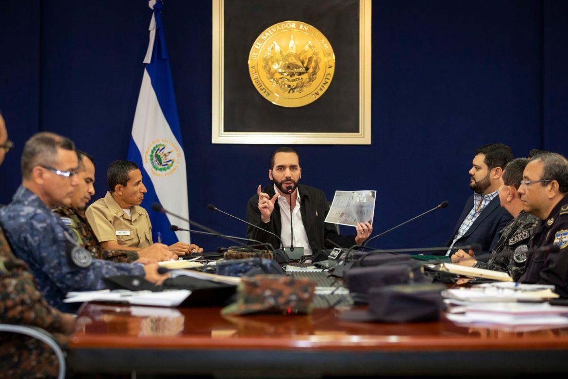 Le président du Salvador Nayib Bukele discutant avec son cabinet en 2019. Photo: Casa Presidencial El Salvador (via Wikimedia), sous CC0 1.0
