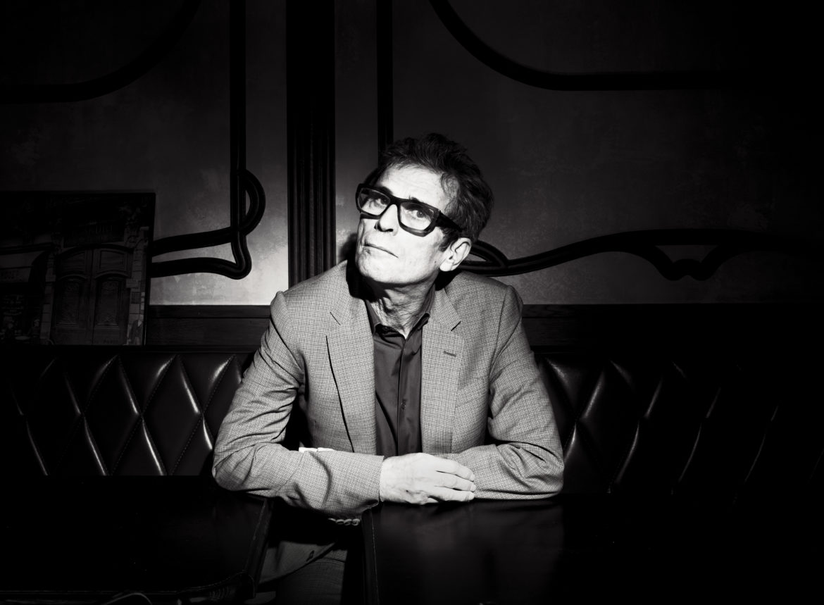 Frédéric Taddëi a commencé sa carrière de journaliste en 1990 en fondant son propre magazine papier, intitulé «Maintenant», qui lui a servi de carte de visite. Photo: Nicolas Brodard pour Le Regard Libre